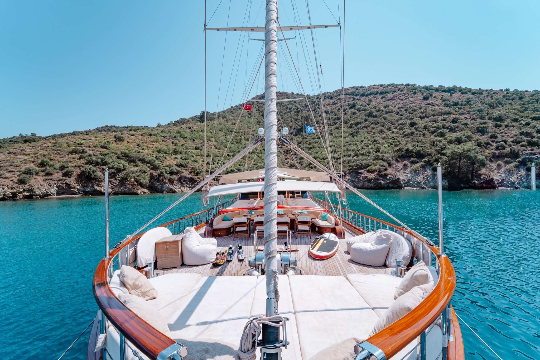 Foredeck, looking aft